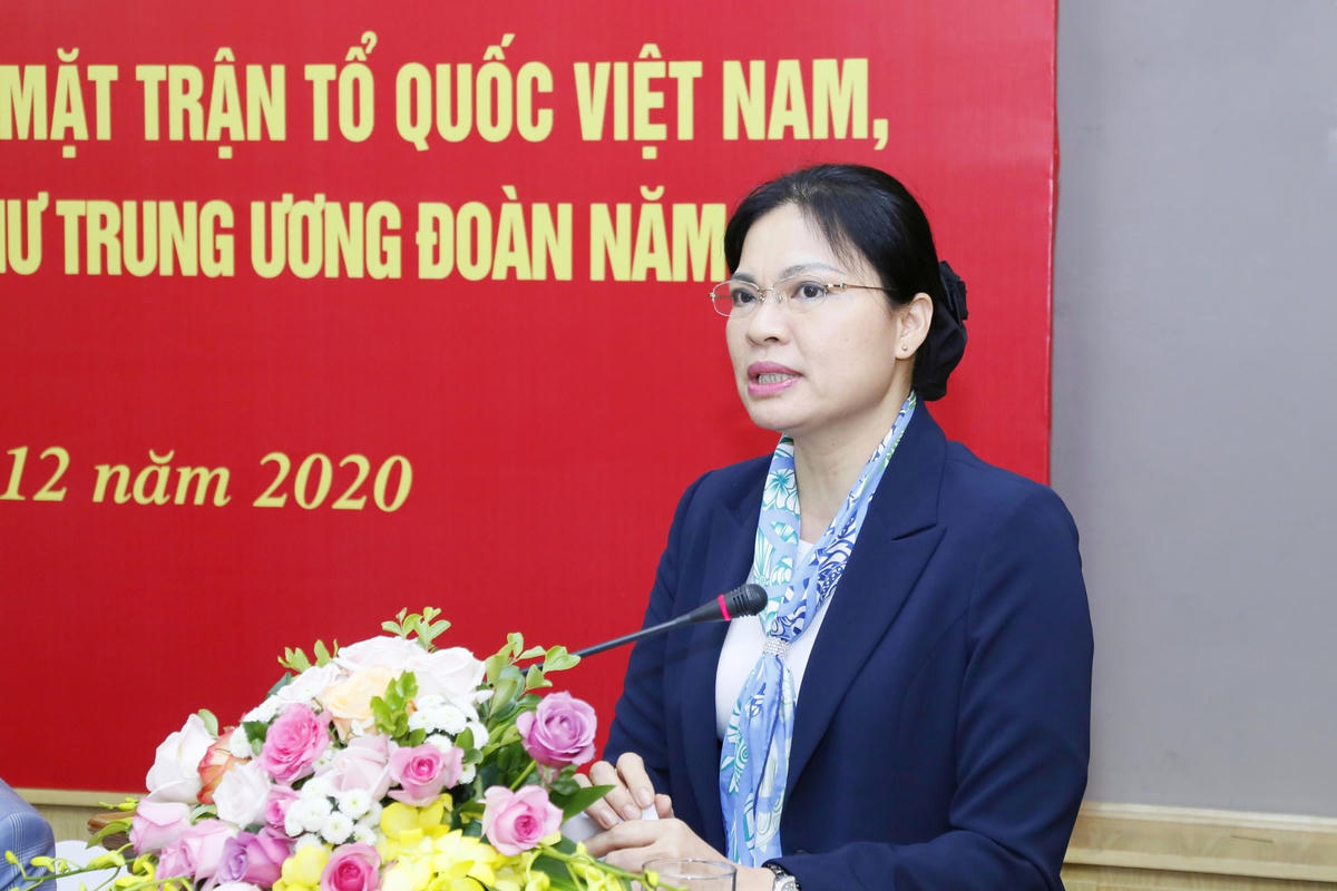 Chủ tịch Hội Liên hiệp Phụ nữ Việt Nam Hà Thị Nga phát biểu tại Hội nghị.