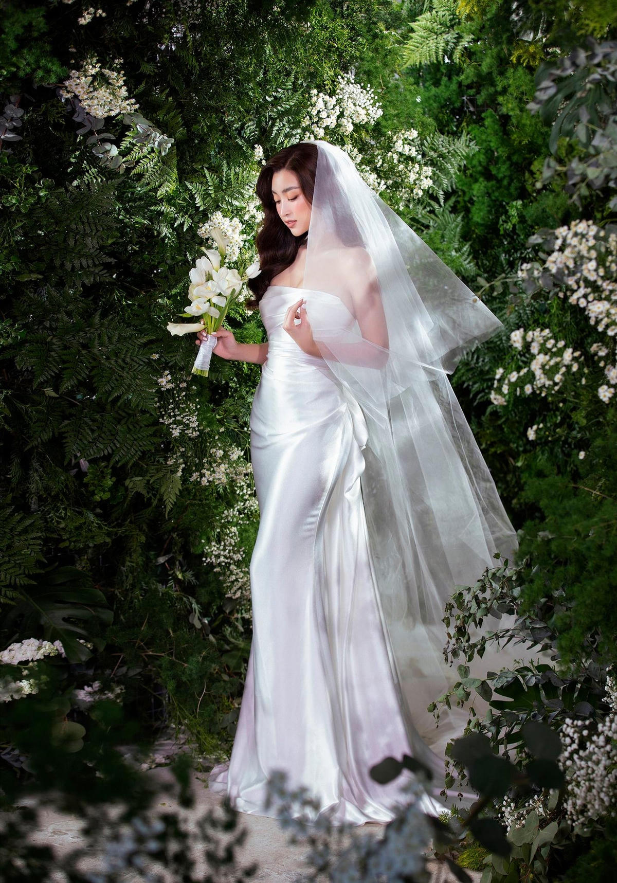 Hoa hậu Đỗ Mỹ Linh đẹp rạng ngời khi làm cô dâu