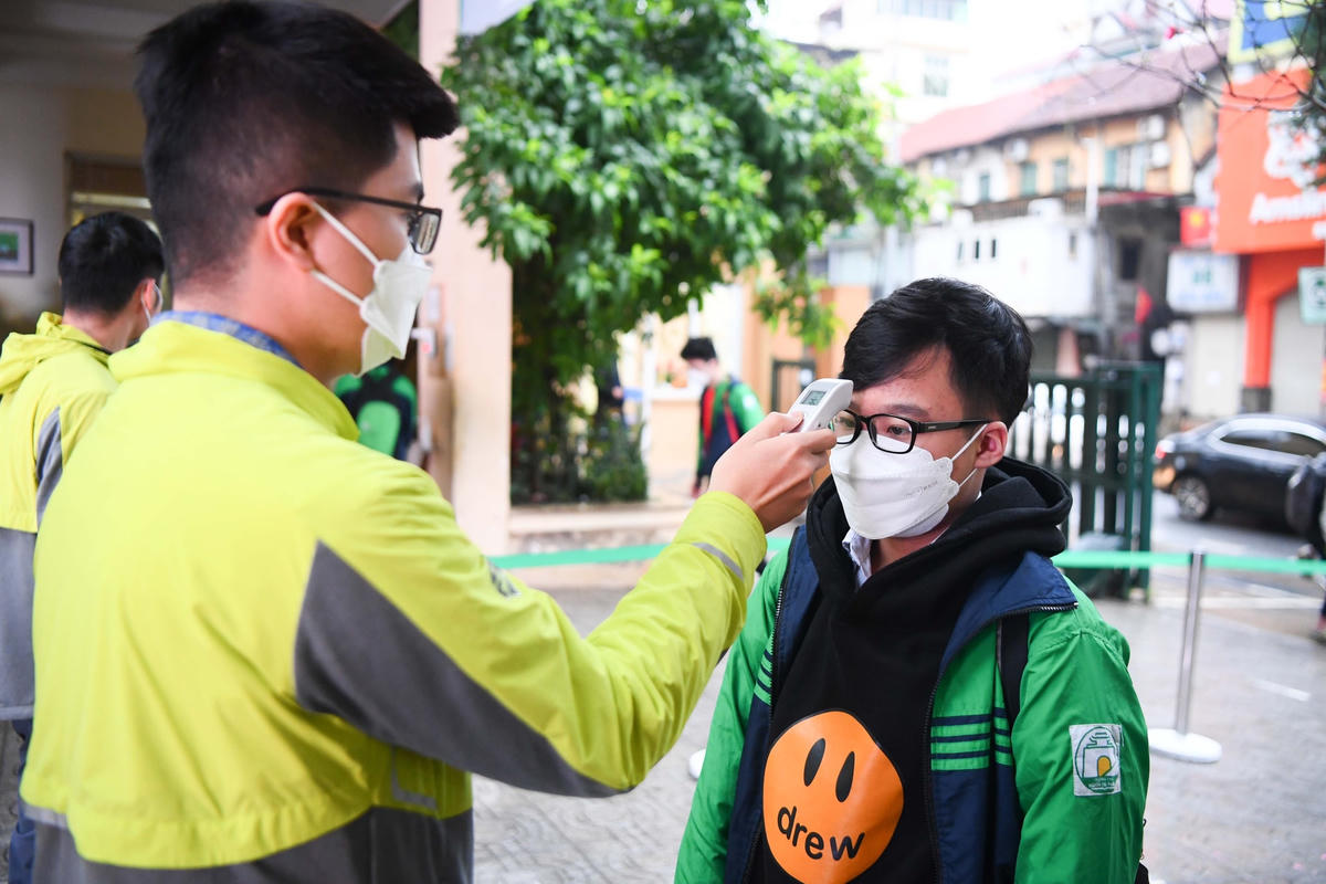 Học sinh trở lại trường đều thực hiện nghiêm 5K theo khuyến cáo của Bộ Y tế.  Ảnh: Quang Vinh