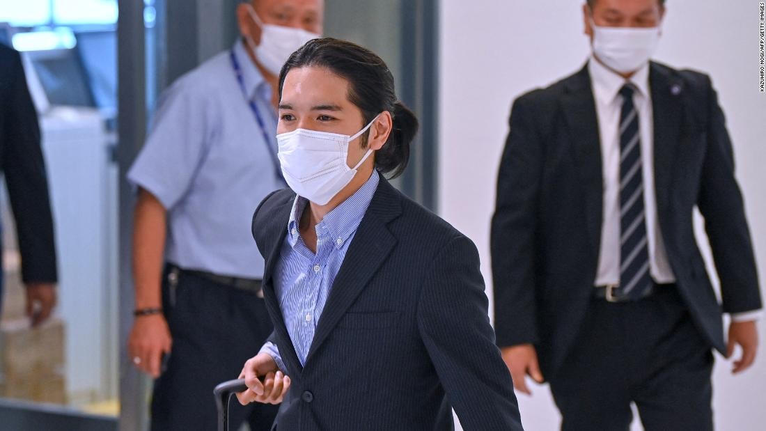 Kei Komuro đến sân bay Narita vào 27/9 trước thềm đám cưới với công chúa Mako.