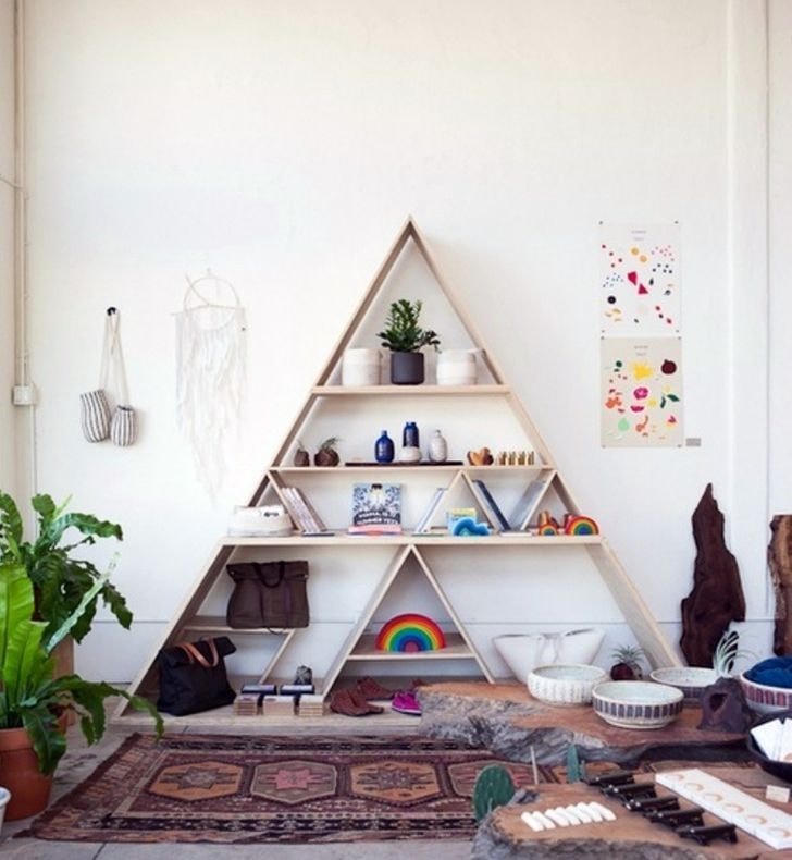 Một chiếc kệ treo tường vừa phục vụ chức năng trang trí vừa thực dụng. 