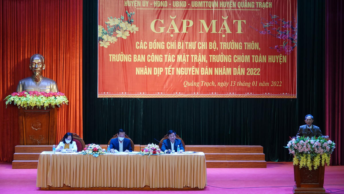 Các địa biểu chia sẻ, trao đổi những vấn đề khó khăn ở địa phương.