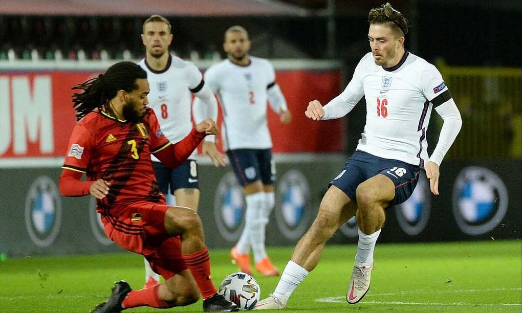 Grealish (phải) chơi trọn 90 phút và dần trở thành chỗ dựa của Tam Sư. Ảnh: Reuters.