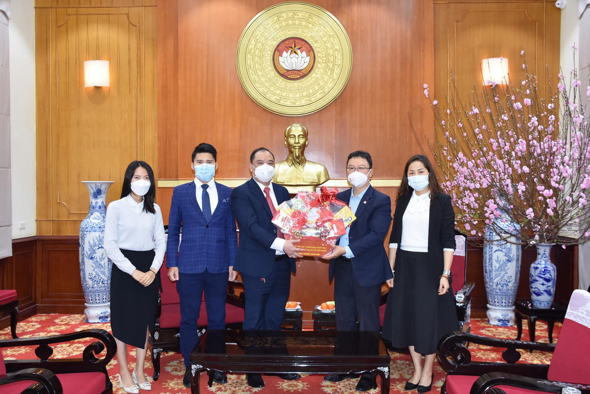 Giáo hội các thánh hữu ngày sau của Chúa Giêsu Kytô thăm, chúc Tết UBTƯ MTTQ Việt Nam.