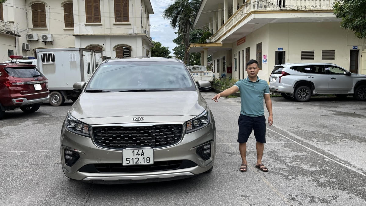 Lương Thanh Tùng và phương tiện vi phạm. Ảnh: Công an Quảng Ninh