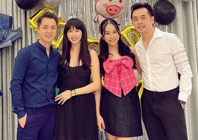 Ca sĩ Đăng Khôi đón tuổi 37 bên vợ con và bạn bè thân thiết tại biệt thự riêng ở TP HCM. Dương Khắc Linh và bà xã Sara Lưu gửi cặp sinh đôi ở nhà để đến chung vui với Đăng Khôi. Nhạc sĩ chúc đàn em 'ngày càng đại gia hơn'.