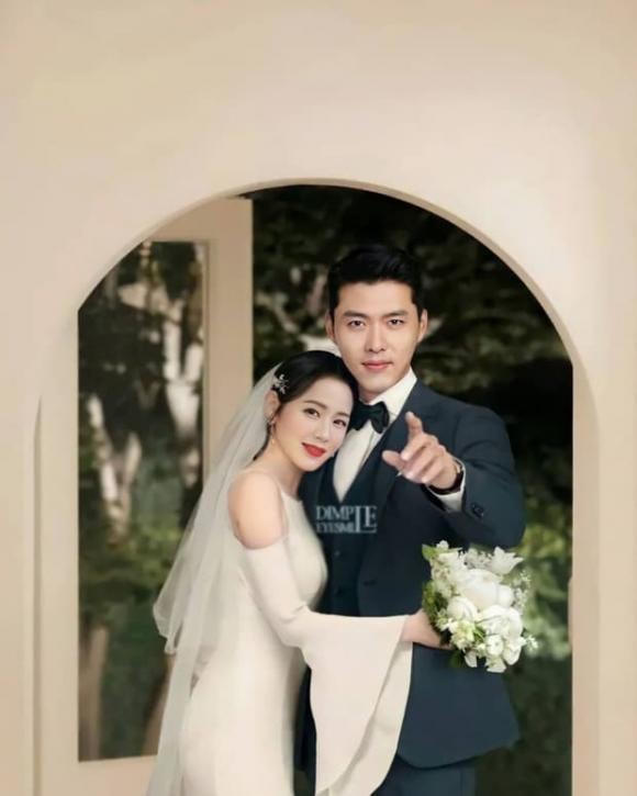 Hình cưới của cặp đôi lan truyền rộng rãi trên MXH. Ảnh: MXH.