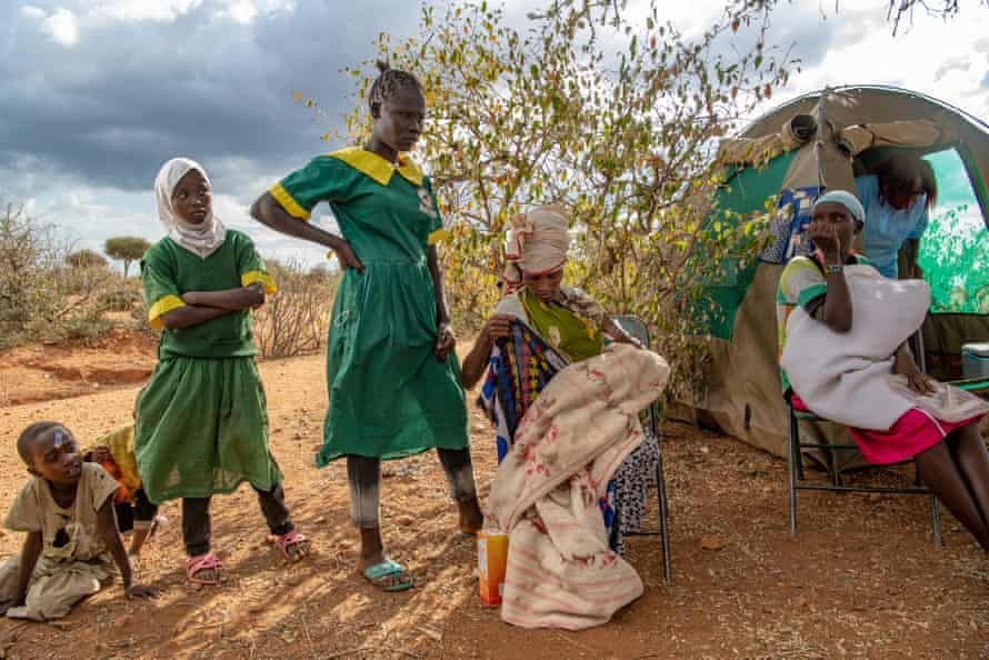 Kế hoạch hóa gia đình là vấn đề nan giải nhất tại những vùng hẻo lánh tại Kenya. Ảnh: The Guardian.