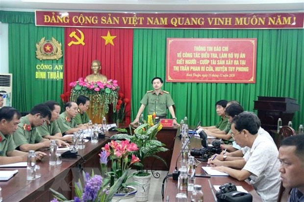 Ông Trần Văn Toản, Giám đốc công an tỉnh Bình Thuận phát biểu biểu dương Ban chuyên án tại buổi họp báo. Ảnh: Nguyễn Thanh/TTXVN.  