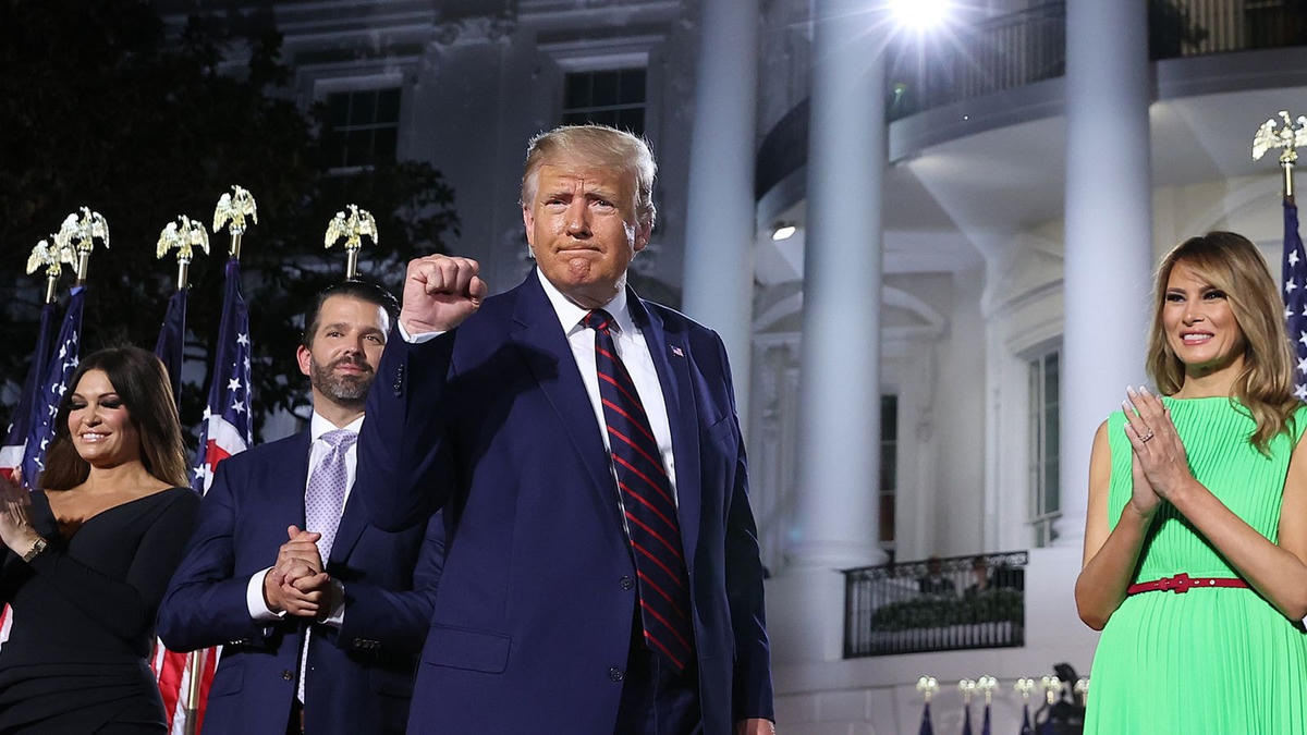 Ông Donald Trump cùng người thân tại sự kiện ở Nhà Trắng ngày 28/8, khi tiếp nhận đề cử của đảng Cộng hòa tranh cử Tổng thống Mỹ nhiệm kỳ 2. Ảnh: Sky News.