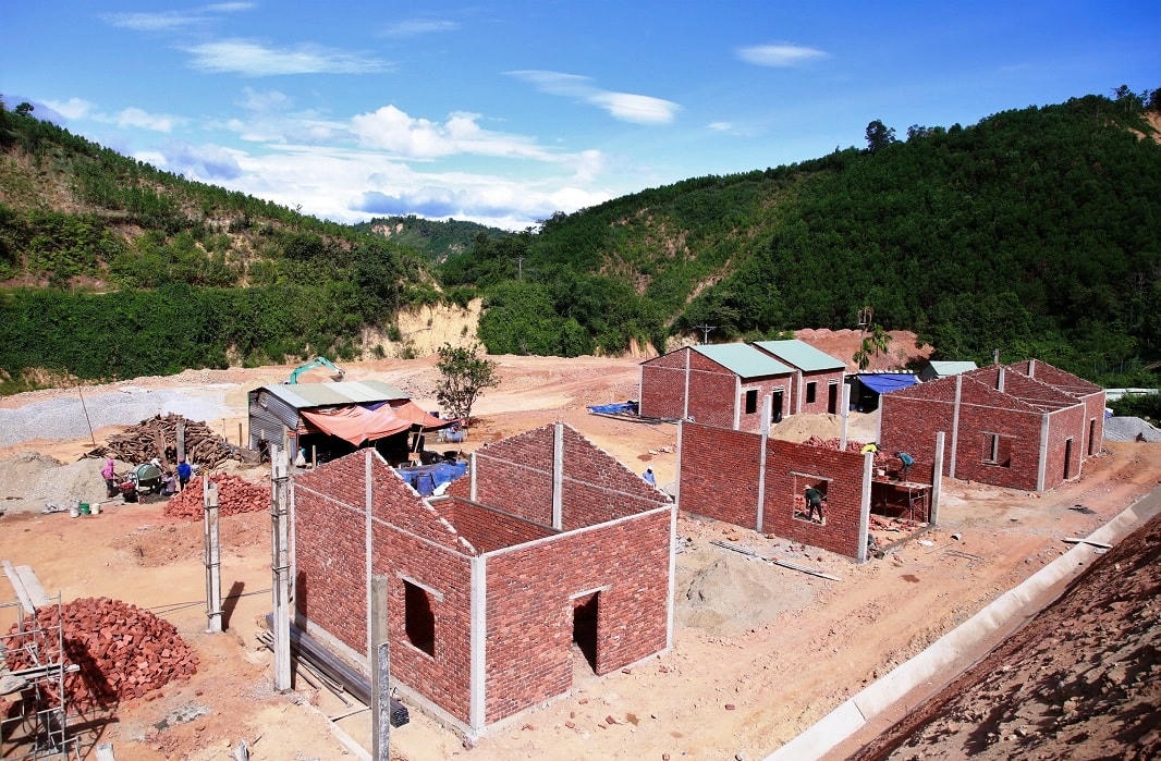 Nhiều ngôi nhà TĐC  đang dần hoàn thiện.