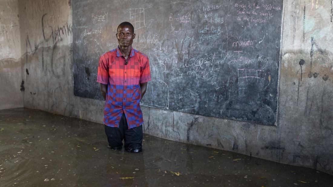 Những ngôi trường tại Nam Sudan ngập trong biển nước. Ảnh: CNN.