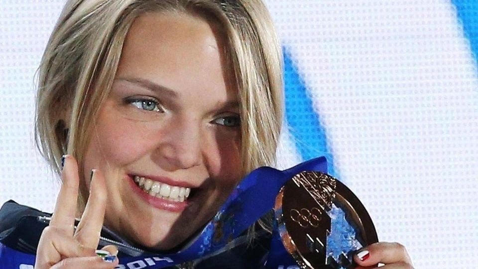 Không chỉ tỏa sáng trên các đường băng, Arianna Fontana còn ghi dấu ấn mạnh mẽ với gương mặt xinh xắn cùng dáng vẻ trẻ trung, năng động.