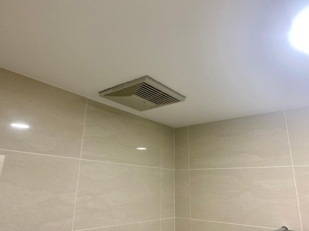 Không loại trừ khả năng lây nhiễm dịch bệnh qua thông gió trong WC căn hộ chung cư. 