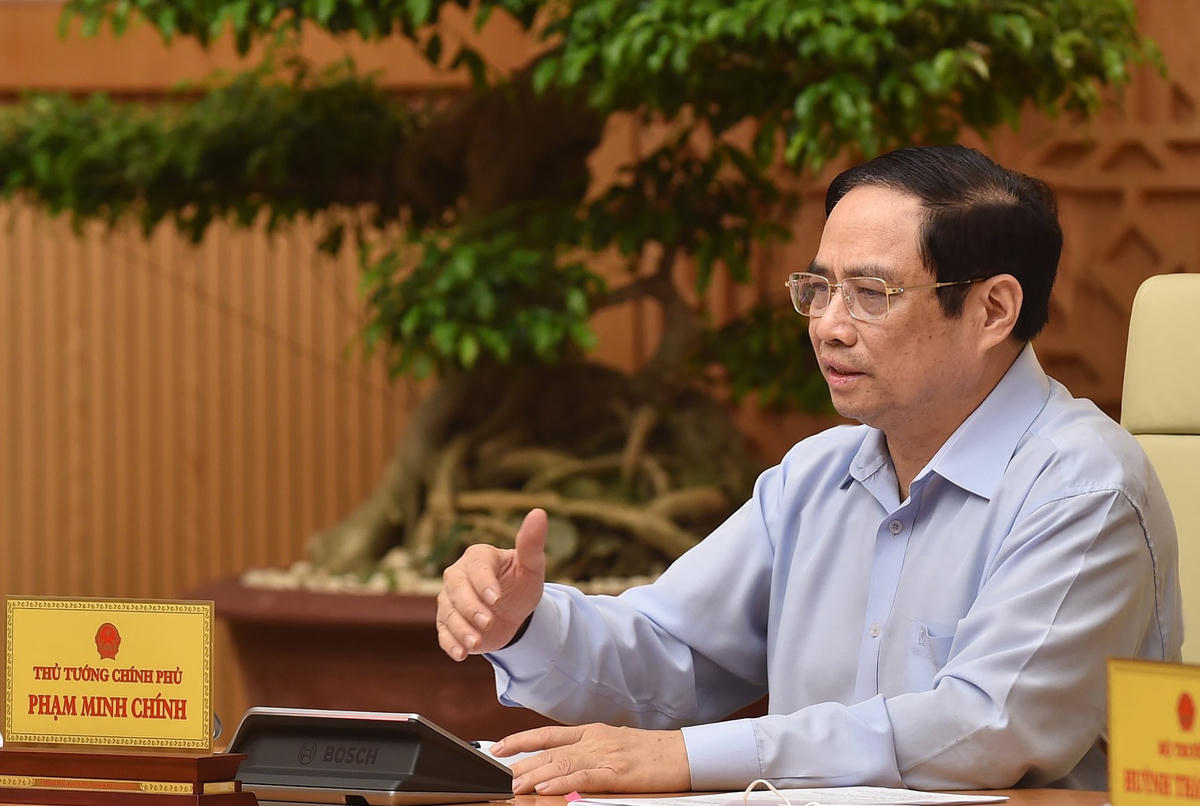 Thủ tướng Phạm Minh Chính nhấn mạnh “phải bàn và làm bằng được” việc sản xuất vaccine trong nước. Ảnh: VGP/Nhật Bắc.