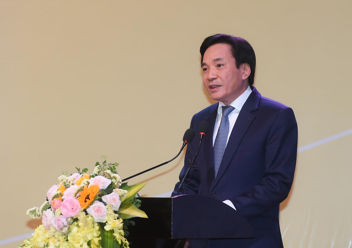 Phó Chủ nhiệm VPCP Trần Văn Sơn phát biểu mở đầu Hội nghị, tuyên bố lý do, giới thiệu các đại biểu. Ảnh: VGP/Quang Hiếu.