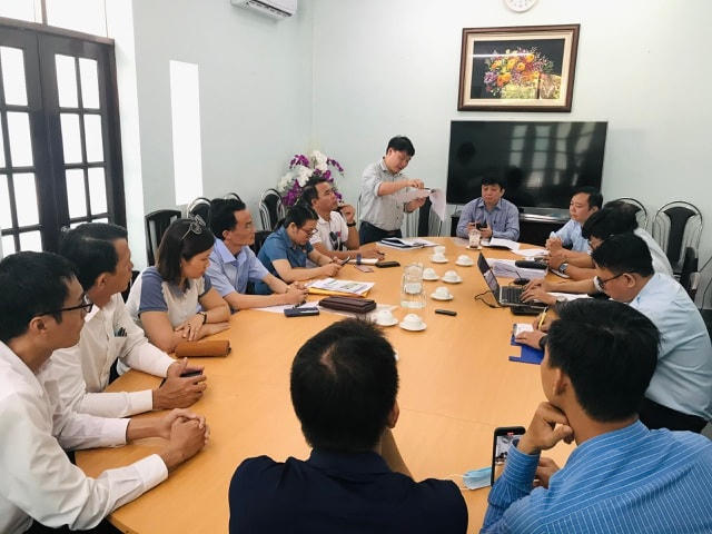 Ban quản lý An toàn thực phẩm TP HCM làm việc với đại diện phụ huynh Trường tiểu học Trần Thị Bưởi, Q.9, TP HCM liên quan đến đơn thư khiếu nại.