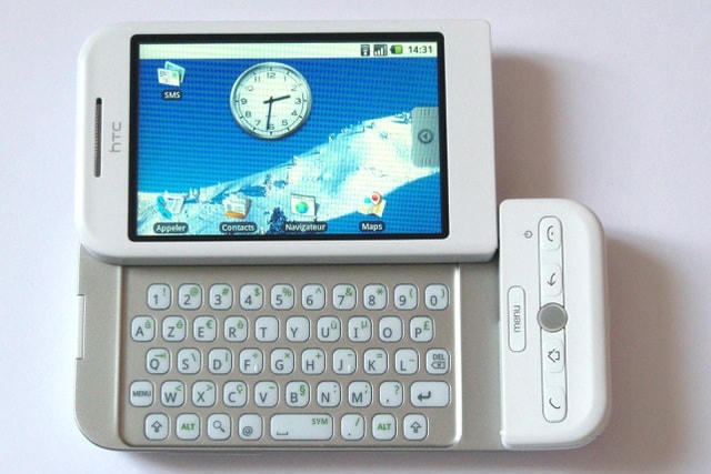 Bàn phím QWERTY vật lý trên smartphone từng được xem là biểu tượng của doanh nhân, thời thượng.