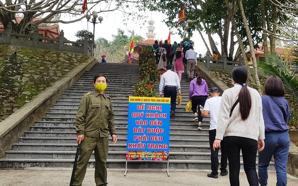 Do ảnh hưởng của đại dịch Covid-19, lượng du khách đi lễ cầu may tại các khu di tích tâm linh giảm rõ rệt.