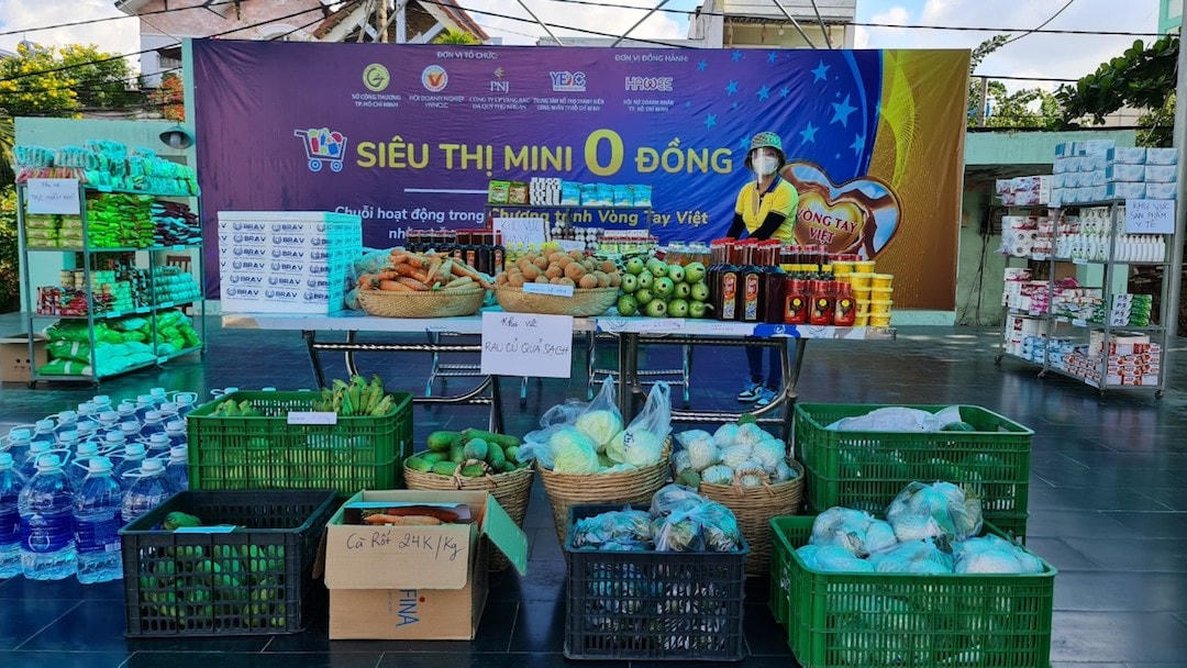 Siêu thị mini 0 đồng được tổ chức dành cho người dân có hoàn cảnh khó khăn.