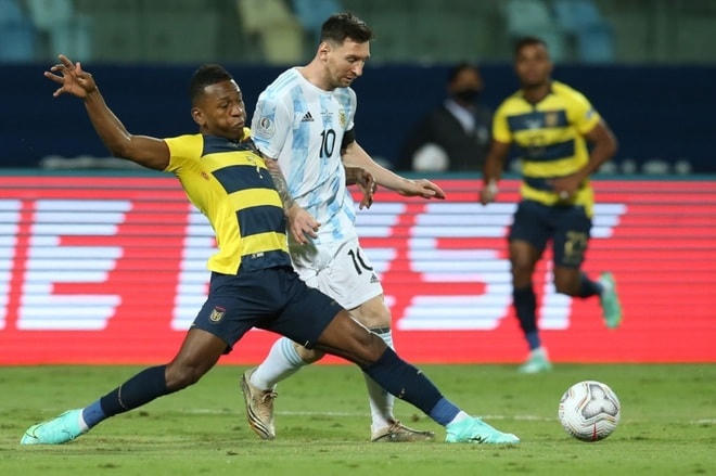 Messi nhiều lần làm khổ hàng thủ Ecuador.