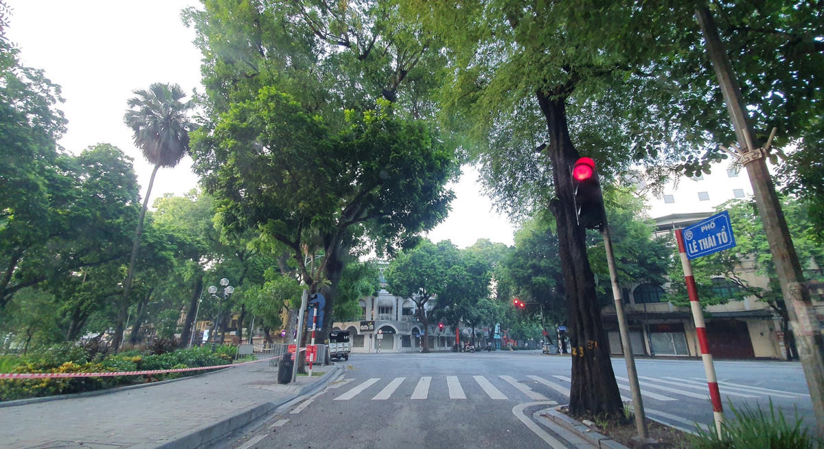 Người dân ngoài việc ra ngoài mua nhu yếu phẩm thì đều đã chấp hành nghiêm chỉnh khuyến cáo ở nhà.