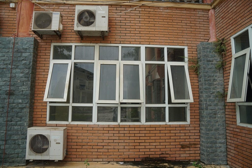 Hệ thống máy lạnh được trang bị ban đầu đang dần hư hỏng.