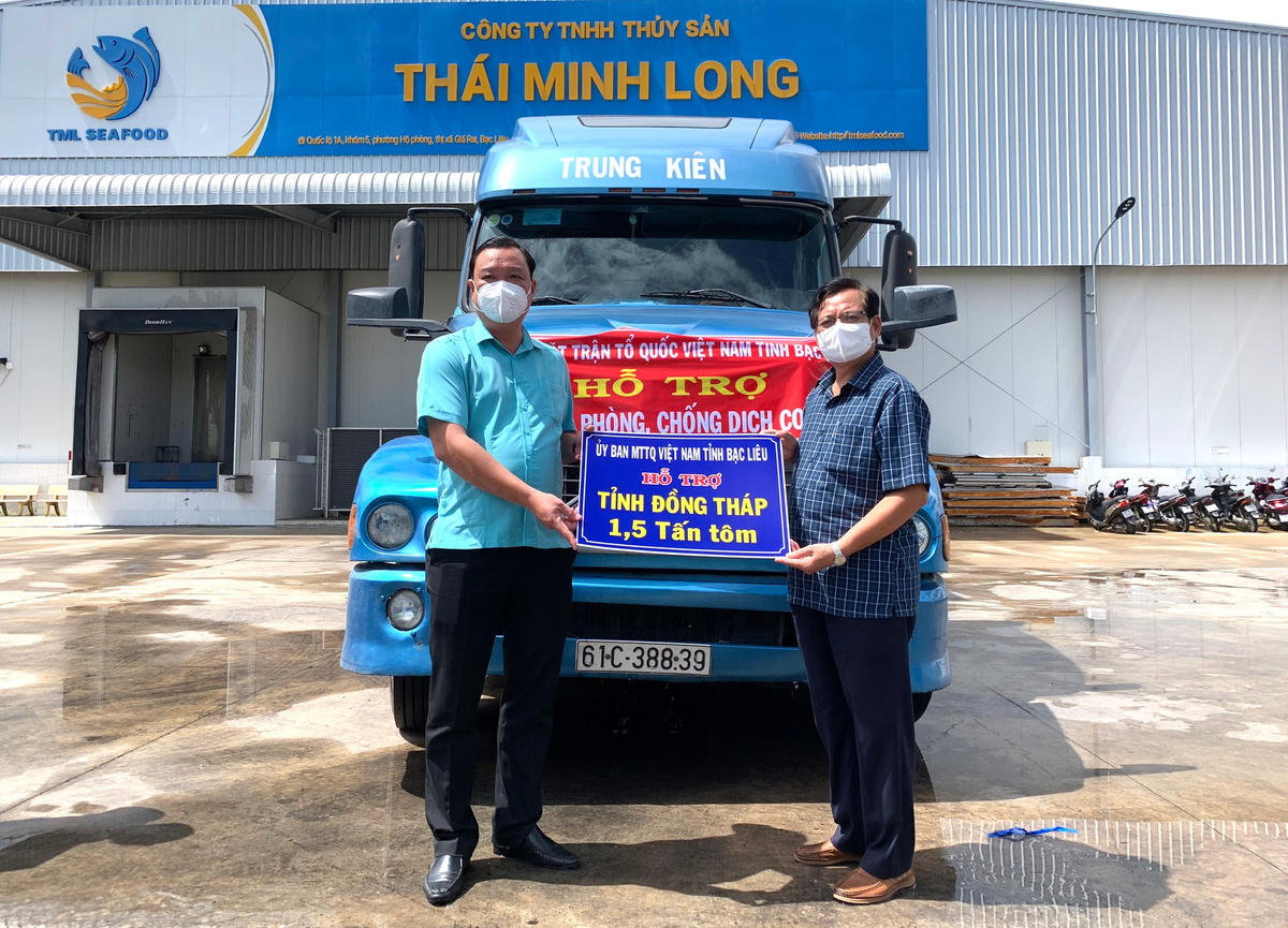 Hỗ trợ 1,5 tấn tôm cho Đồng Tháp. 