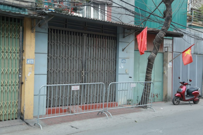 Nhà riêng của các bệnh nhân tại Phúc Diễn, Nam Từ Liêm đã được cách ly (Nguồn: Long Quyền)