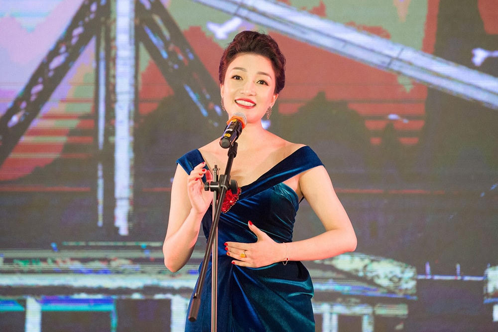 Ca sĩ Phạm Thu Hà.
