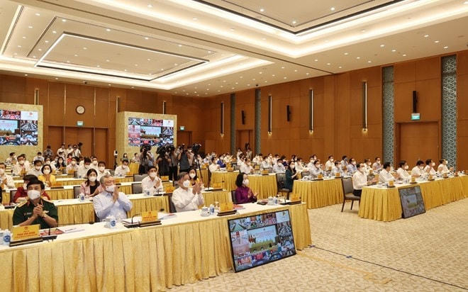 Các vị lãnh đạo Đảng, Nhà nước và các đại biểu dự Phiên họp. (Ảnh: Trí Dũng/TTXVN).