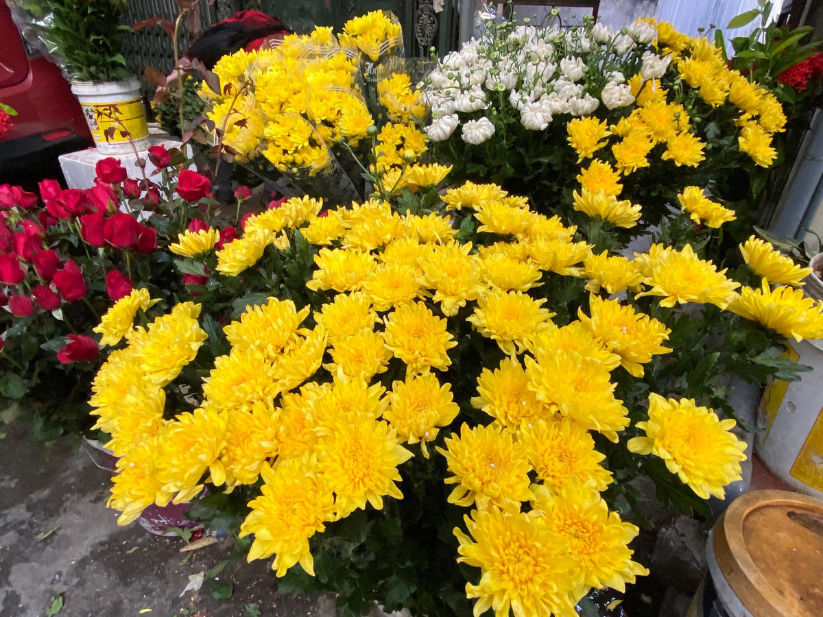 [ẢNH] Người dân ‘nhộn nhịp’ đi chợ ngày rằm Trung thu