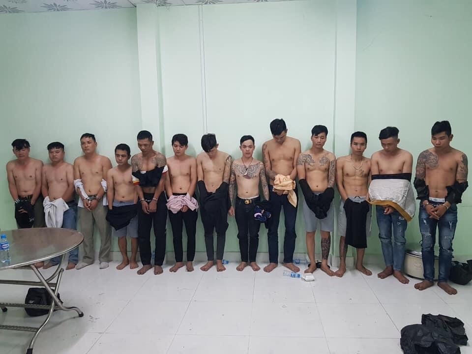 Các đối tượng tổ chức và tham gia đánh bạc bị lực lượng Công an bắt giữ.