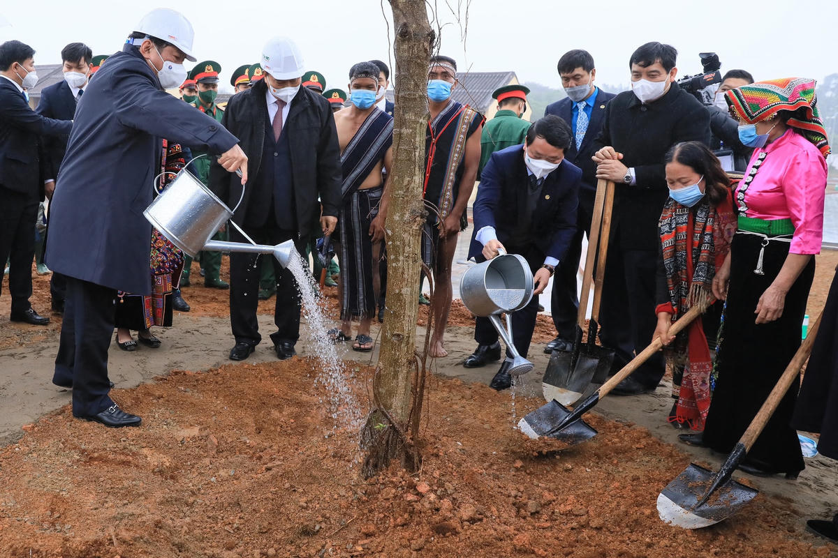 Các đại biểu tham gia Tết trồng cây.