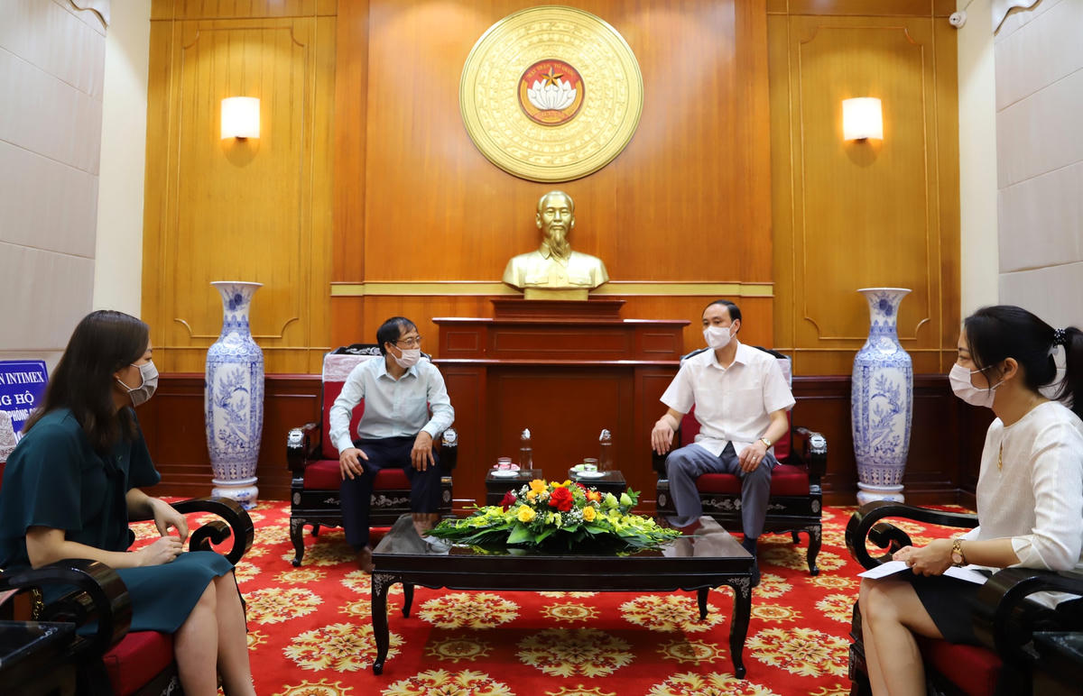 Phó Chủ tịch Phùng Khánh Tài cam kết số tiền tiếp nhận sẽ được UBTƯ MTTQ Việt Nam phân bổ công khai, minh bạch, kịp thời và đúng đối tượng.
