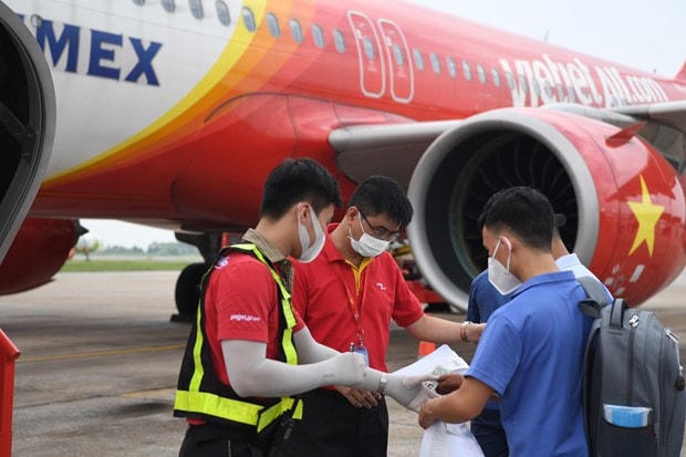 Sẽ có khoảng gần 1.000 y bác sĩ từ Vĩnh Phúc, Thái Nguyên, Thanh Hóa, Nghệ An, Huế… bay vào Thành phố Hồ Chí Minh từ 12-20/7 để tham gia hỗ trợ vào các công tác xét nghiệm tầm soát, tiêm chủng.