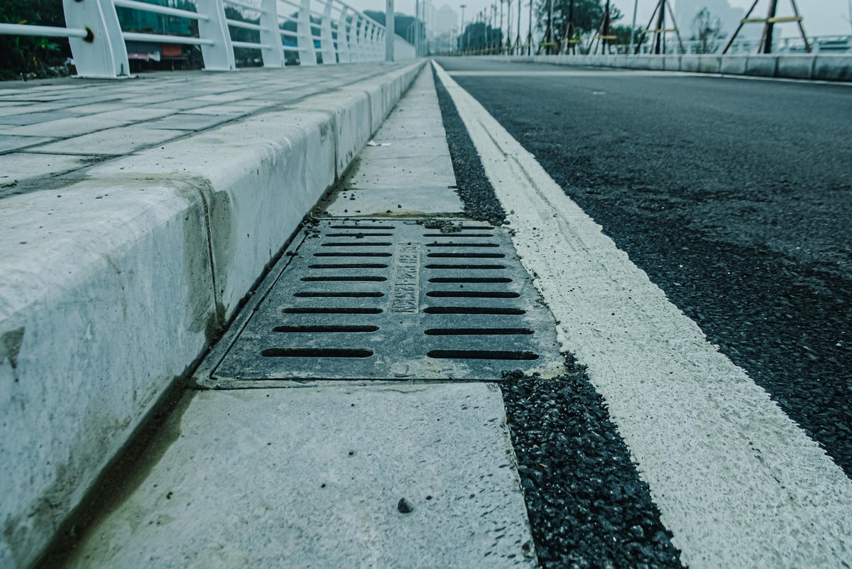 Hệ thống thoát nước trên đường cũng đã hoàn thiện.