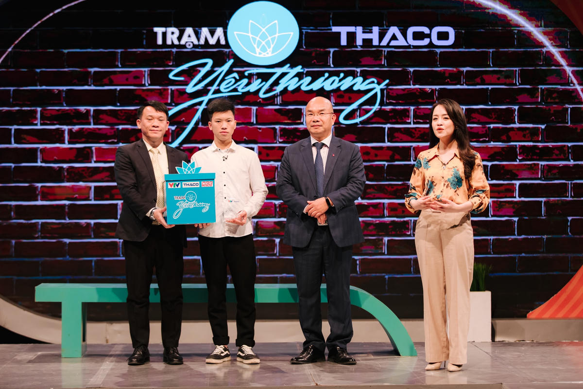 Món quà từ “Trạm yêu thương” sẽ phần nào giúp Quyên trang trải chi phí sinh hoạt cũng như việc học tập.