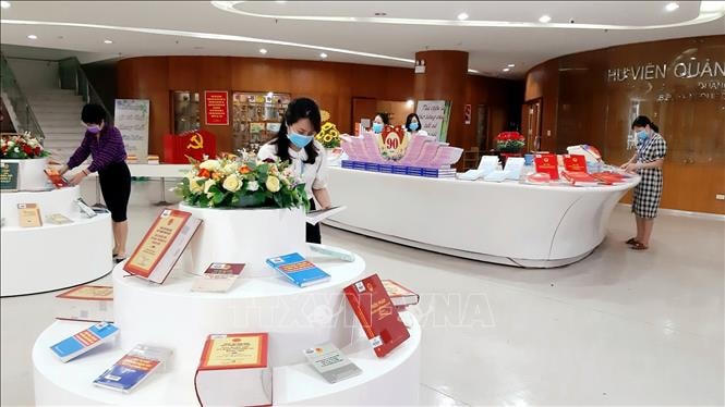 Trưng bày sách về bầu cử
