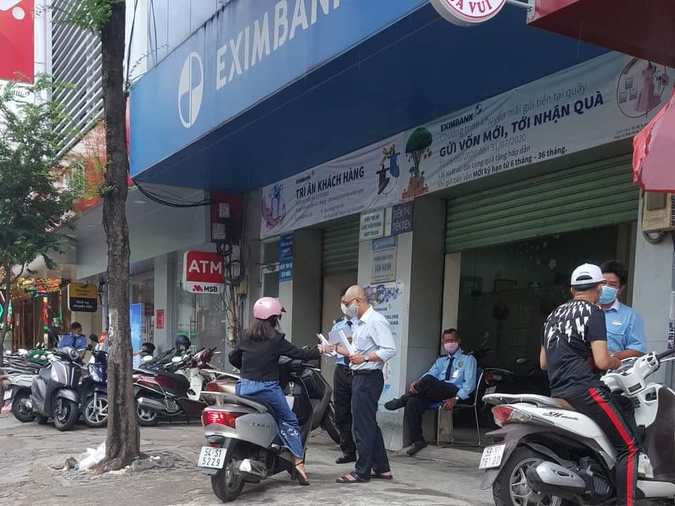 Ngân hàng Eximbank chi nhánh Vạn Hạnh sáng ngày 3/8.