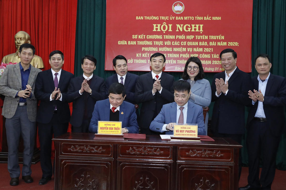 Ký kết chương trình phối hợp công tác giữa Ban Thường trực Ủy ban MTTQ tỉnh Bắc Ninh với Sở Thông tin và Truyền thông.