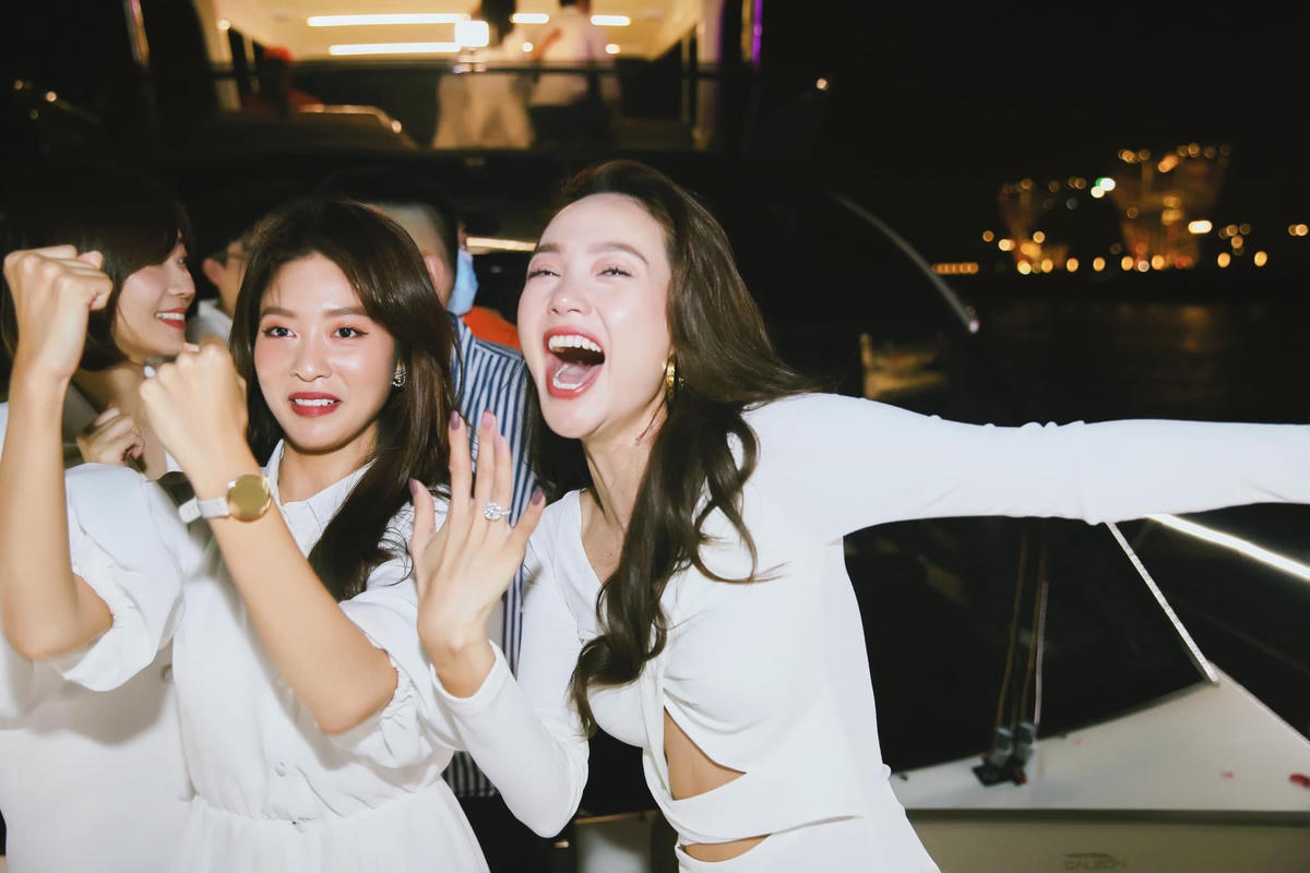 Khả Ngân chia sẻ rằng hôm đó cô đã hồi hộp đến mức "xỉu lên xỉu xuống".