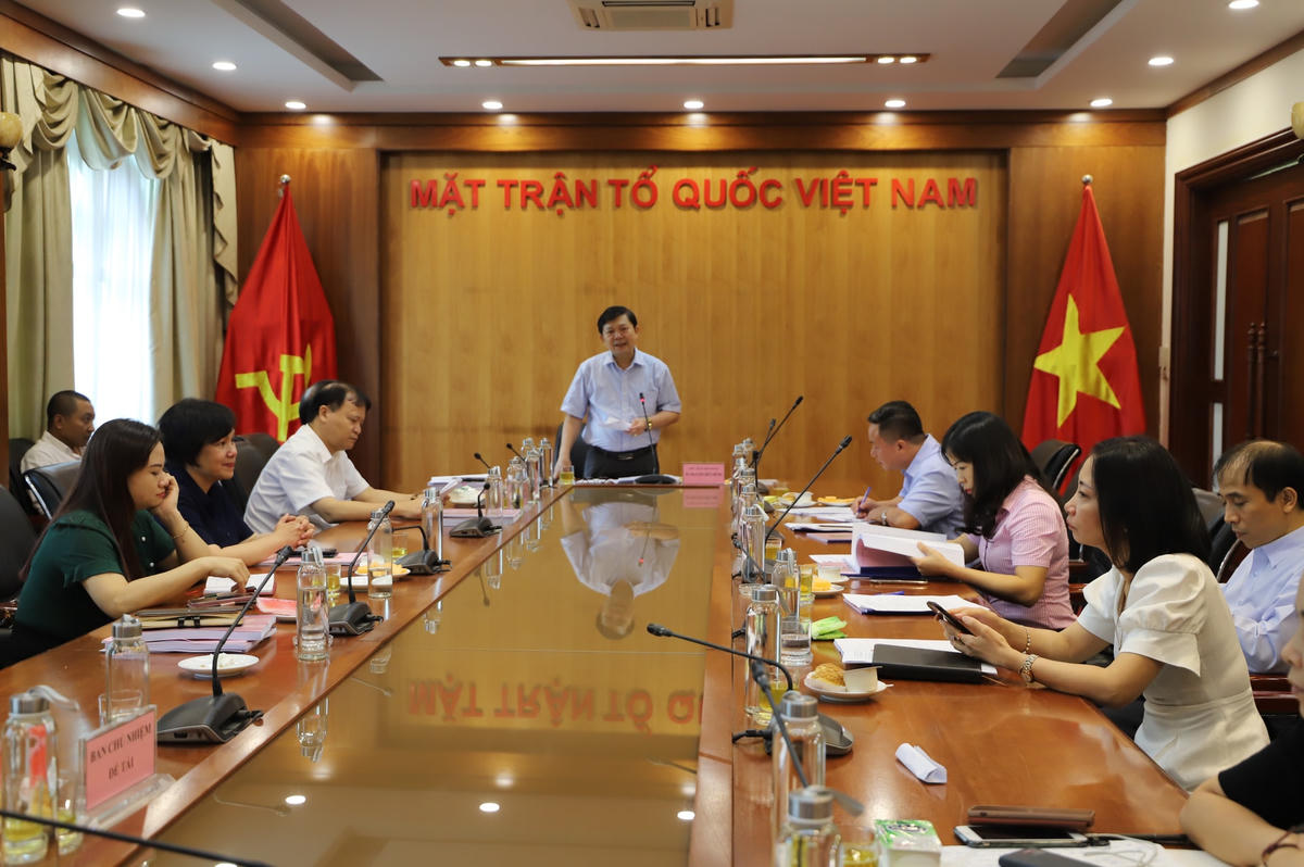 Phó Chủ tịch Nguyễn Hữu Dũng phát biểu tại hội nghị.