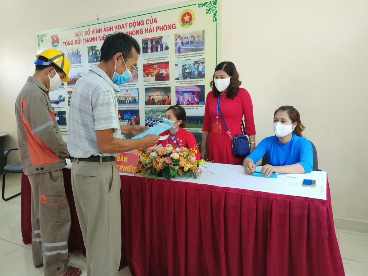 Huyện đảo Bạch Long Vĩ có tỷ lệ 100% cử tri đi bầu cử