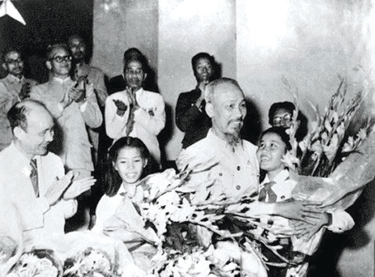 Chủ tịch Hồ Chí Minh tại Đại hội Mặt trận, Hà Nội năm 1955. Ảnh tư liệu.