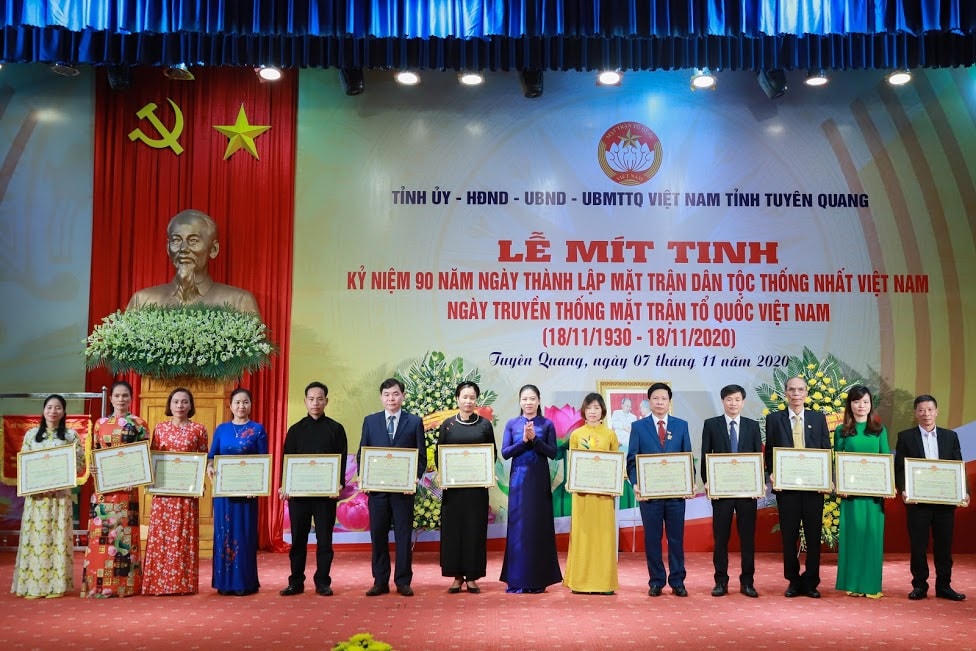 Nhiều tập thể và cá nhân được tặng Bằng khen do có thành tích xuất sắc trong phong trào thi đua “Toàn dân đoàn kết xây dựng nông thôn mới, đô thị văn minh” trên địa bàn tỉnh giai đoạn 2016-2020.