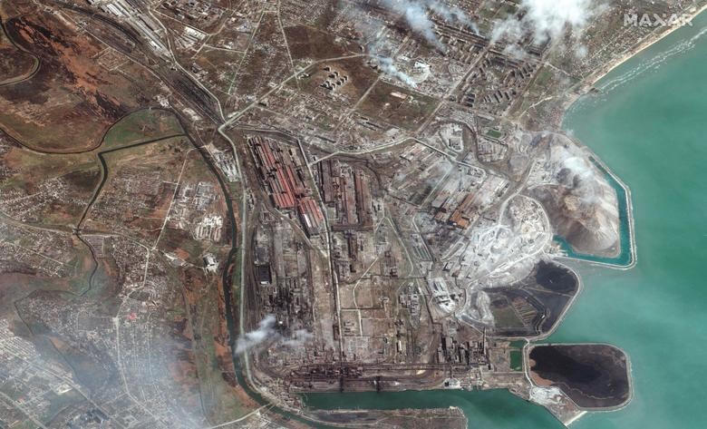 Toàn cảnh Nhà máy thép Azovstal nhìn từ trên cao. Ảnh: Reuters.