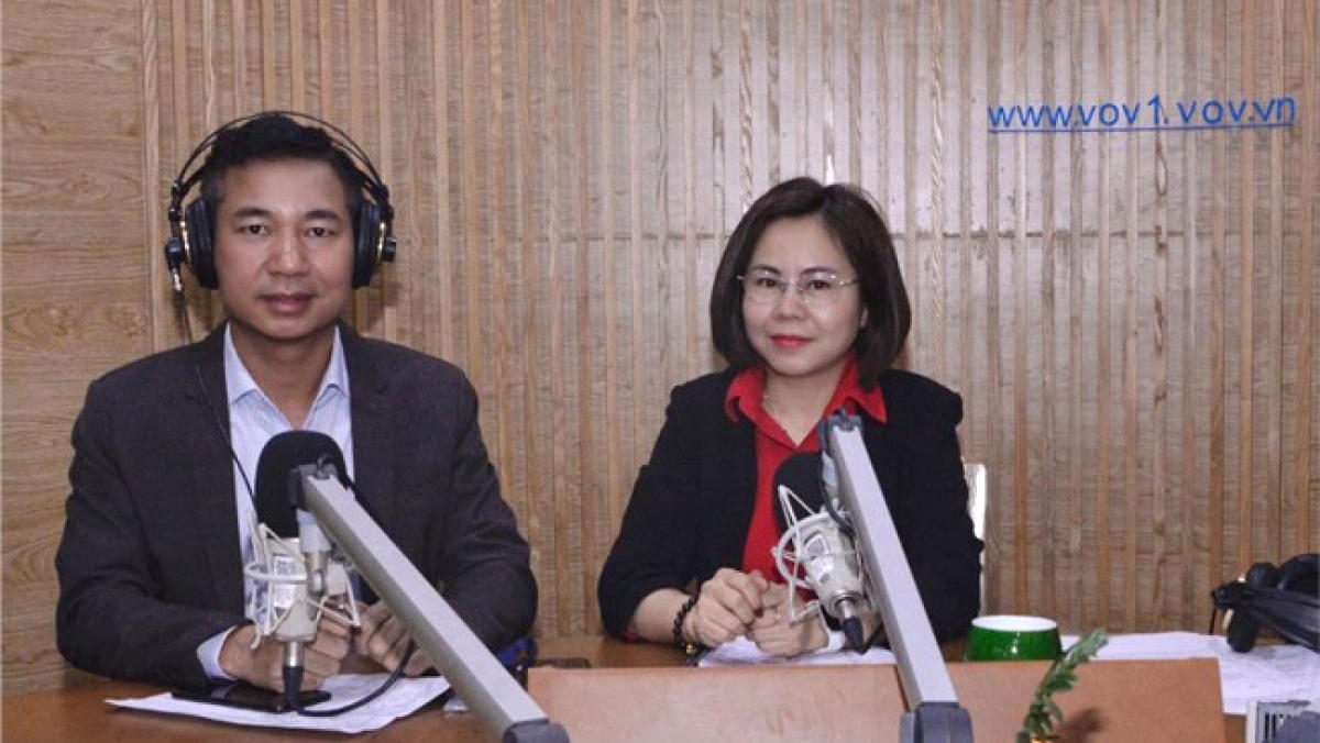 Luật sư Nguyễn Danh Huế (trái) trong cuộc trao đổi với phóng viên VOV.