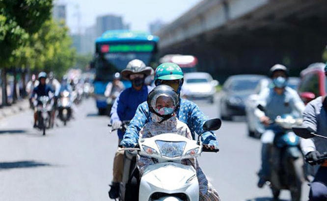 Cẩn thận khi ra đường những ngày tia cực tím cao.