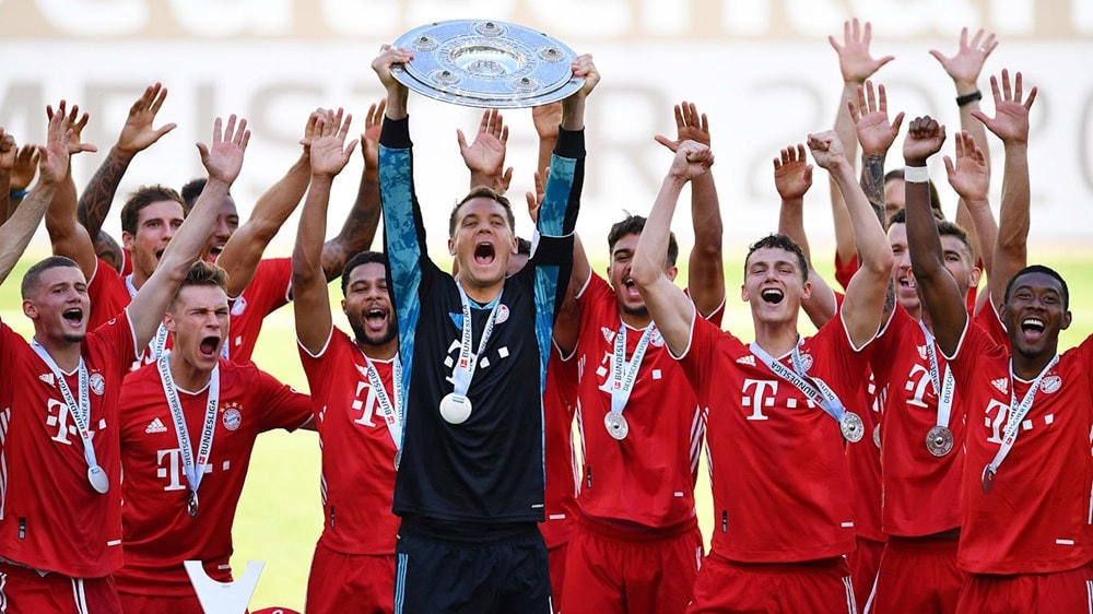 Bayern Munich nâng cao Đĩa bạc vô địch lần thứ 8 liên tiếp tại đấu trường Bundesliga. (Nguồn: FcBayern).